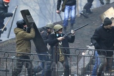 Focuri de armă cu muniţie de RĂZBOI la Kiev: Cel puţin 35 morţi în noile violenţe. Parlamentul şi Guvernul, EVACUATE. 29 de poliţişti au fost răniţi şi unul a murit – LIVE VIDEO, FOTO