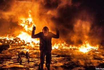 VIDEO. PROTESTE fără precedent la Kiev: 25 de persoane au murit şi sute au fost rănite în violenţele de marţi. Trupele antirevoltă au lansat un nou asalt miercuri