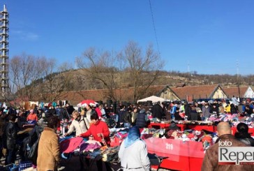 Comercianţii de vechituri plâng după piaţa Ociko de la Gloria Reşiţa