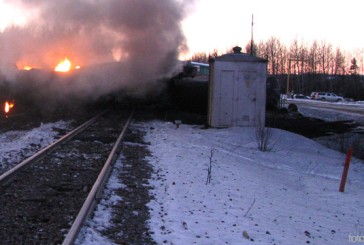 ALERTĂ Rusia: Un tren cu 32 de vagoane-cisternă cu azot a deraiat; incendiu de proporții