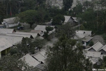 Indonezia: Doi morți și 200.000 de persoane evacuate din cauza erupției vulcanului Kelud