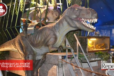 Zeci de dinozauri au invadat  Parcul Teiuș din Caransebeș