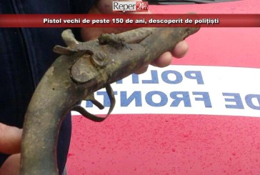 Pistol vechi de peste 150 de ani, descoperit de polițiști