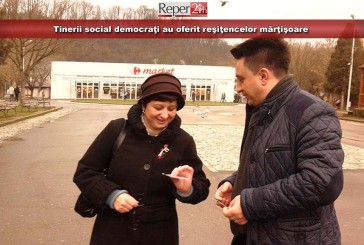 Tinerii social democraţi au oferit reşiţencelor mărţişoare