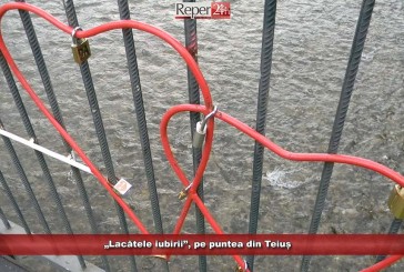 „Lacătele iubirii”, pe puntea din Teiuș