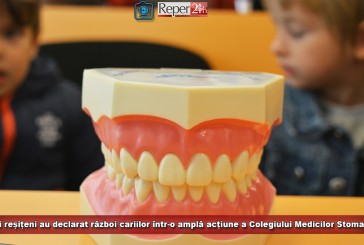 Elevii reșițeni au declarat război cariilor într-o amplă acțiune a Colegiului Medicilor Stomatologi!