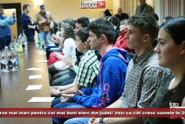 Burse mai mari pentru cei mai buni elevi din județ! Vezi cu cât cresc sumele în 2016!