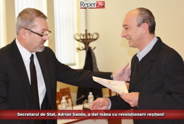 Secretarul de Stat, Adrian Sanda, a dat mâna cu revoluționarii reșițeni! „Reșița era un oraș care nu mai avea cu cine să se bată”
