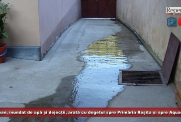 Reșițean, inundat de apă și dejecții, arată cu degetul spre Primăria Reșița și spre Aquacaraș!