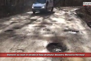 Oamenii au ieșit în stradă în fața drumului dezastru Berzovia-Vermeș! Protestul este nefondat și pe interes, spune primarul