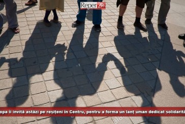 Popa îi invită astăzi pe reșițeni în Centru, pentru a forma un lanț uman dedicat solidarității
