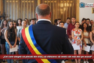 Popa, față în față cu tinerii Reșiței! „Cei care alegeți să plecați din oraș, vă sfătuiesc să veniți cât mai des pe acasă”