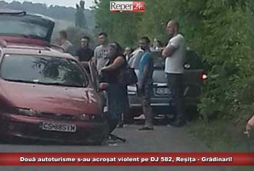 Două autoturisme s-au acroșat violent pe DJ 582, Reșița – Grădinari!