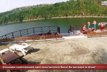Circulație restricționată spre zona turistică Secu! Se lucrează la drum!
