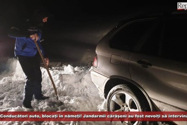 Conducători auto, blocați în nămeți! Jandarmii cărășeni au fost nevoiți să intervină!