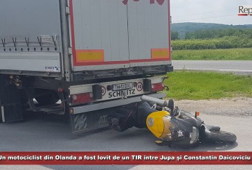 Un motociclist din Olanda a fost lovit de un TIR între Jupa și Constantin Daicoviciu