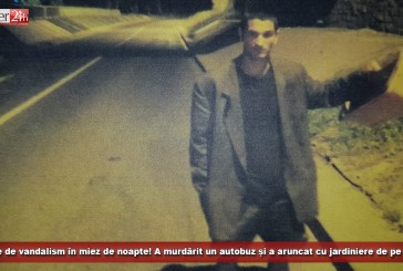 Acte de vandalism în miez de noapte! A murdărit un autobuz și a aruncat cu jardiniere de pe pasaj!