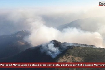 Prefectul Lupu a activat codul portocaliu pentru incendiul din zona Cornereva! Autoritățile, pregătite să evacueze cetățenii, în caz că focul se va extinde!