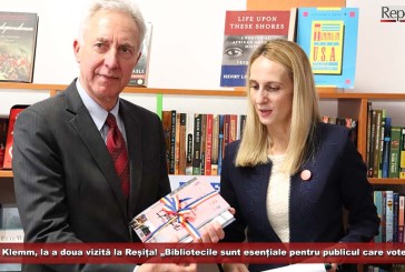 Ambasadorul american Hans Klemm, la a doua vizită la Reșița! „Bibliotecile sunt esențiale pentru ca publicul care votează să fie informat”!