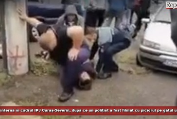 Anchetă internă în cadrul IPJ Caraș-Severin, după ce un polițist a fost filmat cu piciorul pe gâtul unui tânăr