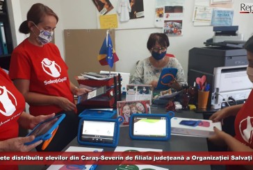 Tablete distribuite elevilor din Caraș-Severin de filiala județeană a Organizației Salvați Copiii