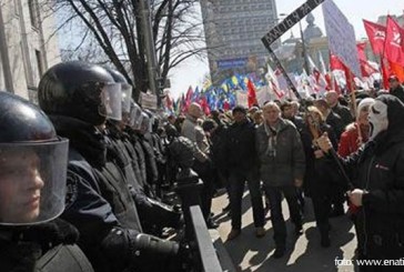Ucraina: Manifestanții au ocupat sediul partidului președintelui Viktor Ianukovici din Kiev