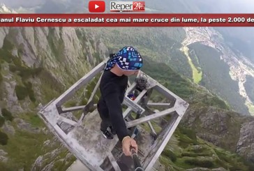 Adrenalină dusă la extrem! Bocșeanul Flaviu Cernescu a escaladat cea mai mare cruce din lume, la peste 2.000 de metri!