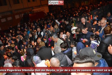 La Biserica Pogorârea Sfântului Duh din Reșița, în jur de o mie de oameni au venit să ia Lumina Sfântă