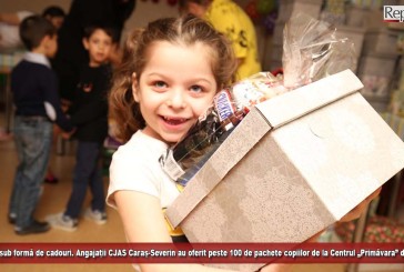 Zâmbete sub formă de cadouri. Angajații CJAS Caraș-Severin au oferit peste 100 de pachete copiilor de la Centrul „Primăvara” din Reșița
