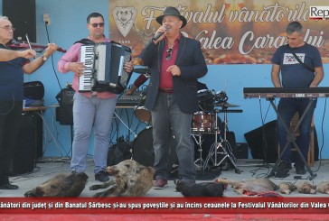 Sute de vânători din județ și din Banatul Sârbesc și-au spus poveștile și au încins ceaunele la Festivalul Vânătorilor din Valea Carașului
