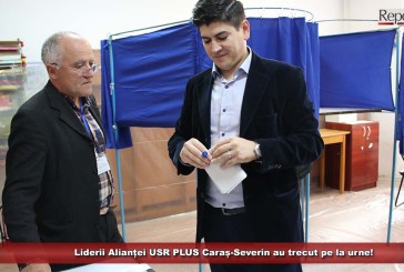 Liderii USR PLUS Caraș-Severin au trecut pe la urne! „Am votat pentru dreptul copiilor noștri de a fi fericiți în România”