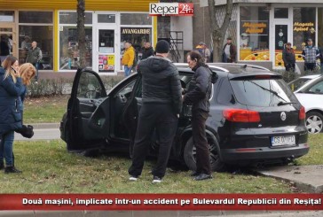 Două mașini, implicate într-un accident pe Bulevardul Republicii din Reșița!